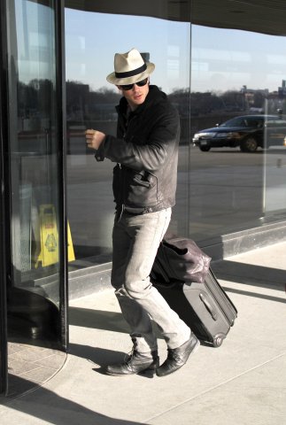 2010 Catching a departing flight out of NYC airport (12.01) 3