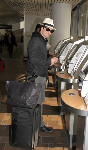 2010 Catching a departing flight out of NYC airport (12.01) 7